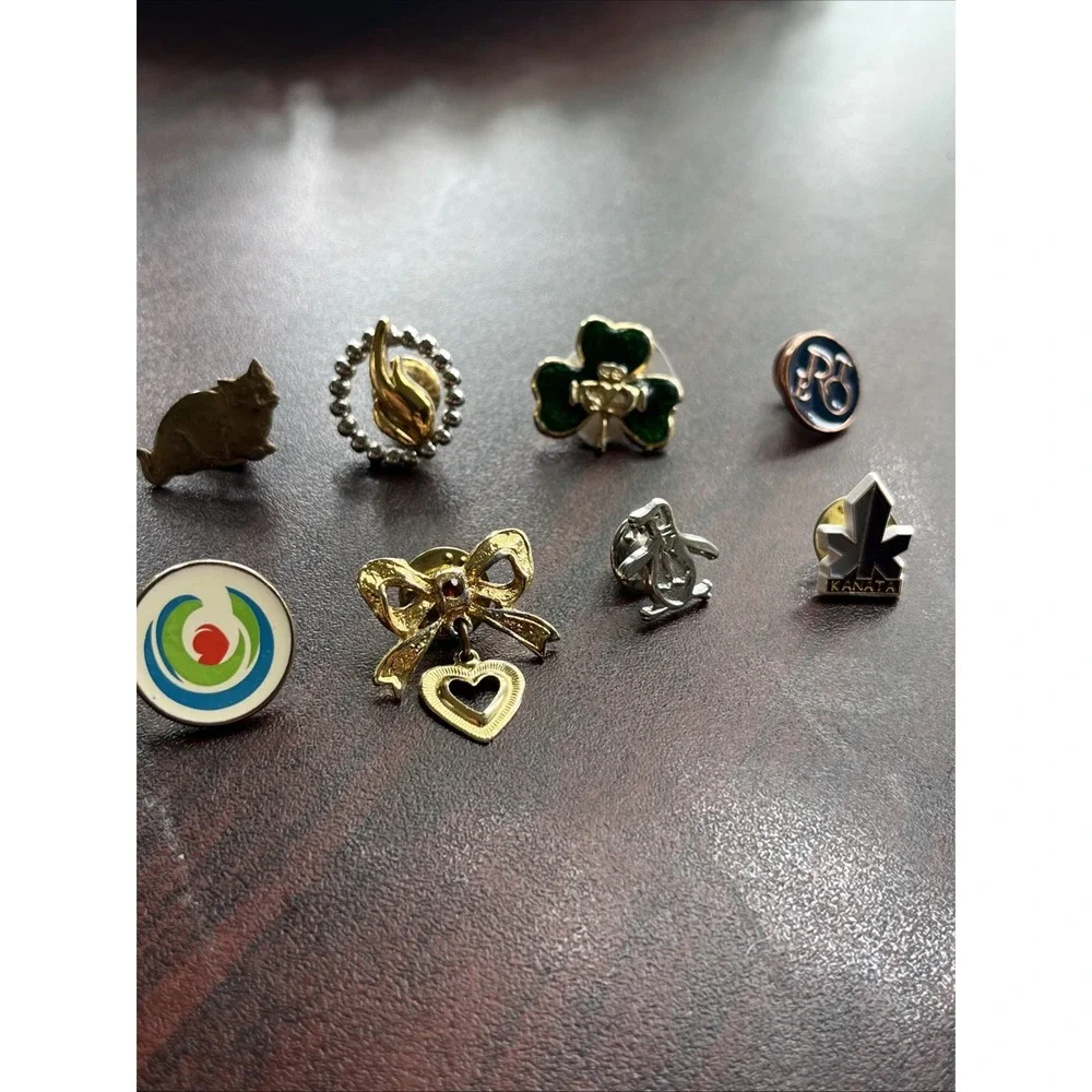 Lot‎ Of 10 Random Mixed Lapel Hat Pins A4
